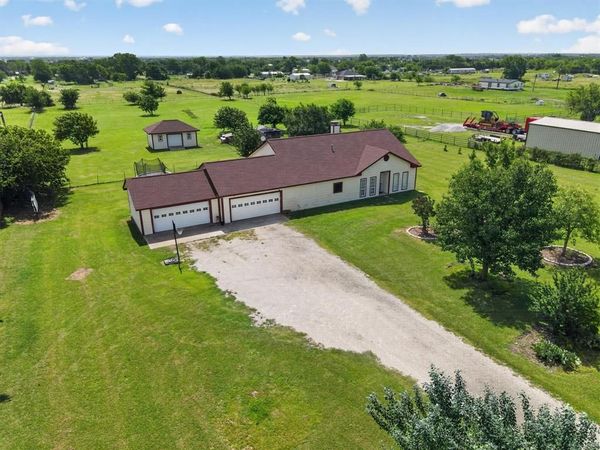 1958 Crockett Street, Sanger, TX 76266