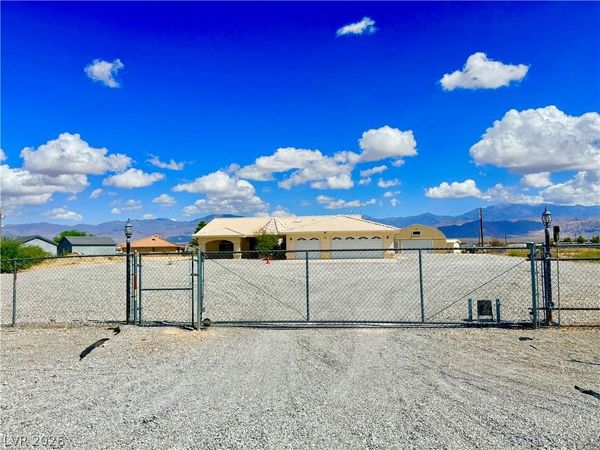 3241 S Rodeo Avenue , Pahrump, NV 89048