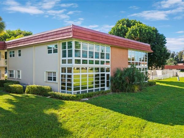 27 Pine Arbor Lane, Unit 106, Vero Beach, FL 32962