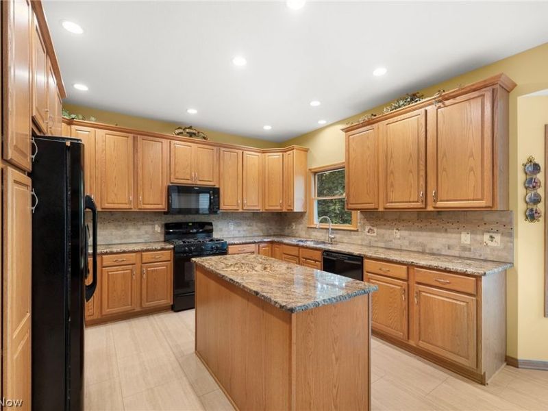 10 Cayuga Trail, Malvern, OH 44644 Photo 9