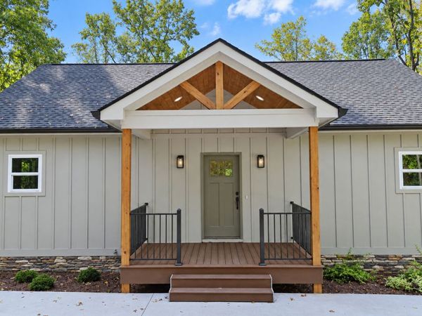 420 Lake Place Drive, Lavonia, GA 30553