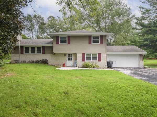 W276N1606 Spring Creek DRIVE, Pewaukee, WI 53072