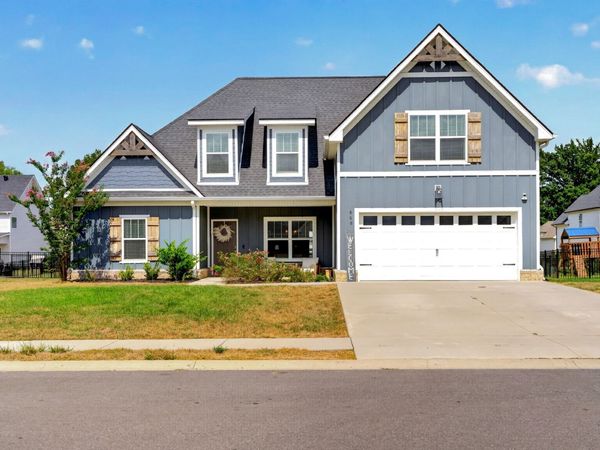 569 Bowden Dr , Clarksville, TN 37043