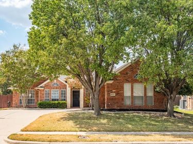 10717 Elmhurst Lane, Fort Worth, TX 76244