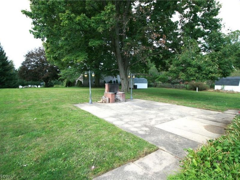 1971 Dennis Drive, Green, OH 44312 Photo 2