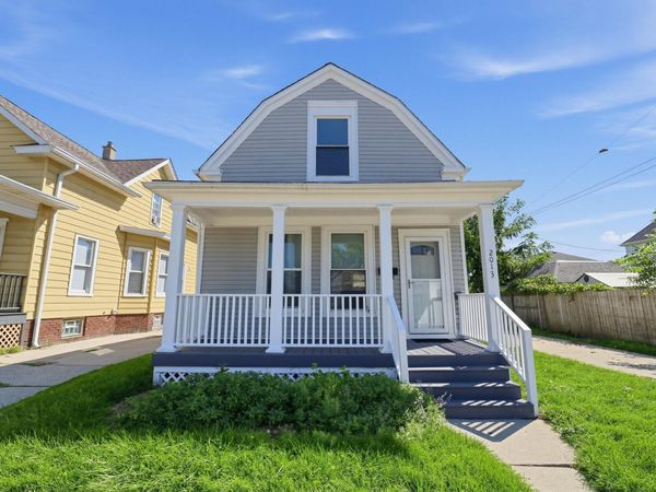 2013 Charles St, Racine, WI 53402