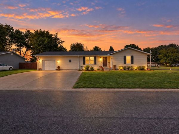 102 Lamar Drive , Salem, IL 62881