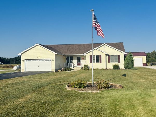 9385 N 1000th Road , Effingham, IL 62401