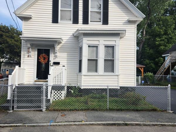 37 Barclay Street, Lowell, MA 01851