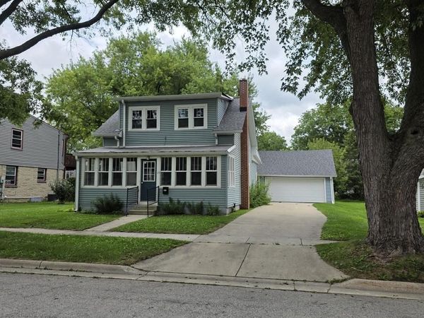 29 S Locust STREET, Oconomowoc, WI 53066