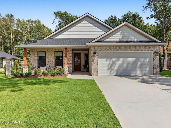 1708 Pelican Avenue, Ocean Springs, MS 39564