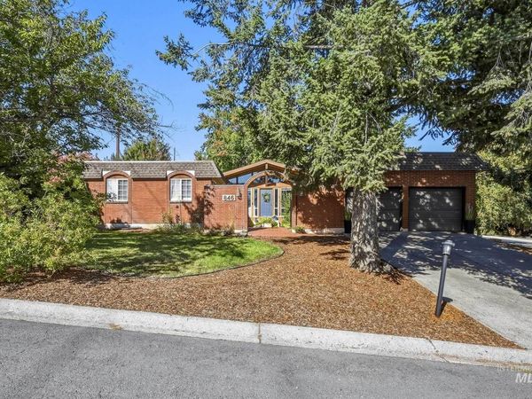 846 Nylarol Street, Moscow, ID 83843