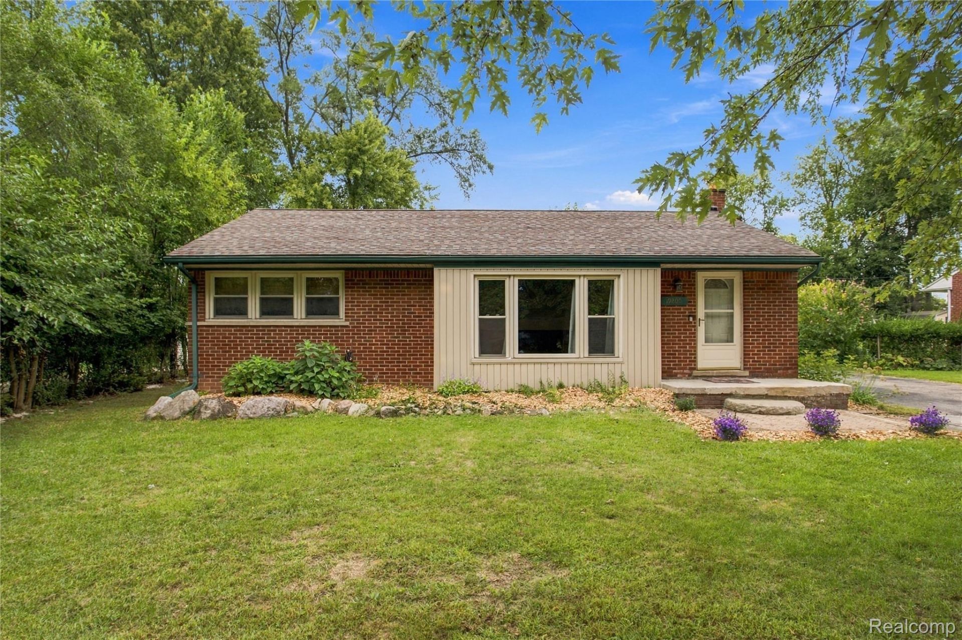 19200 Flamingo Boulevard, Livonia, Mi 48152 Main Photo