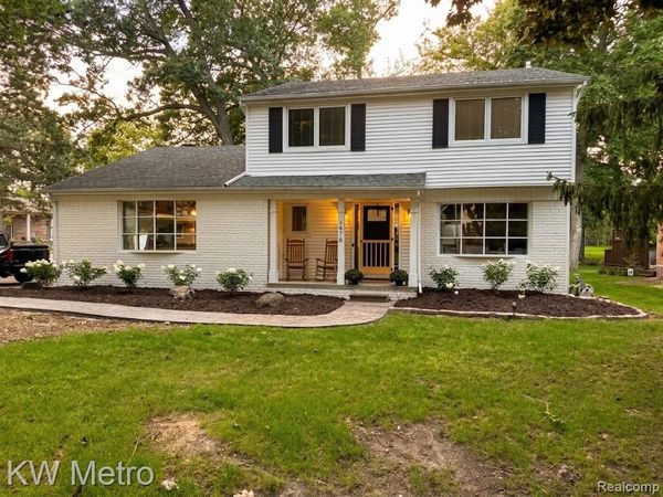 1476 Chanticlair Circle, Wixom, Mi 48393