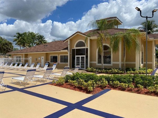 450 W Palm Circle , Unit 202, Pembroke Pines, FL 33025