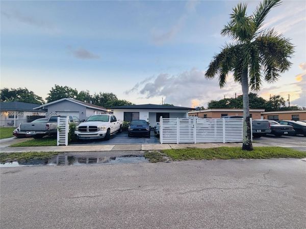 2221 Charleston St, Hollywood, FL 33020