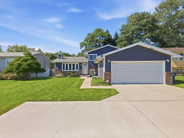 1818 N Sheridan Road , Waukegan, IL 60087