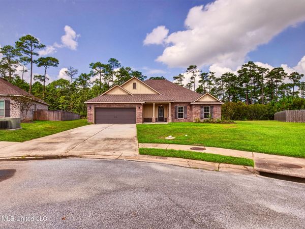 11816 Smokey Court, Ocean Springs, MS 39564