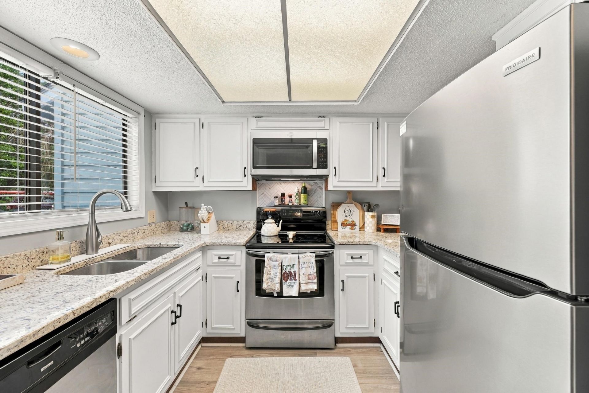 100 Shadow Moss Pl.  Photo 4