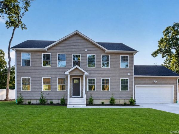 9 Oswego Place, West Babylon, NY 11704
