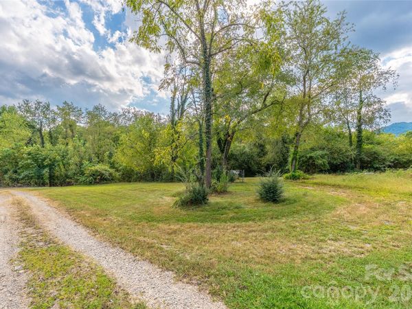 16 Arda Drive, Candler, NC 28715