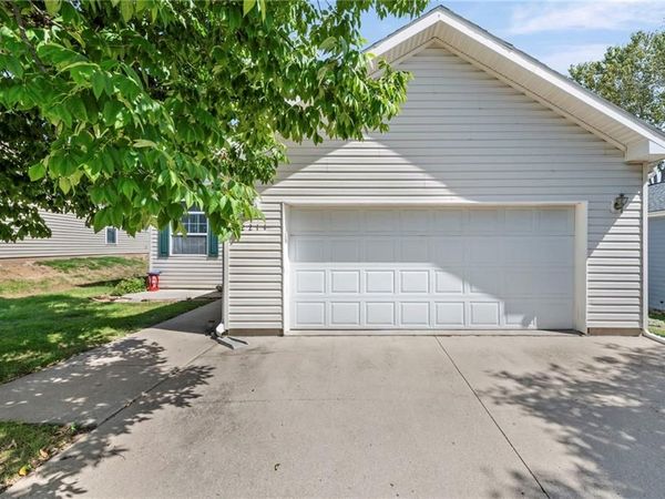 12211 N Pomona Avenue, Kansas City, MO 64163