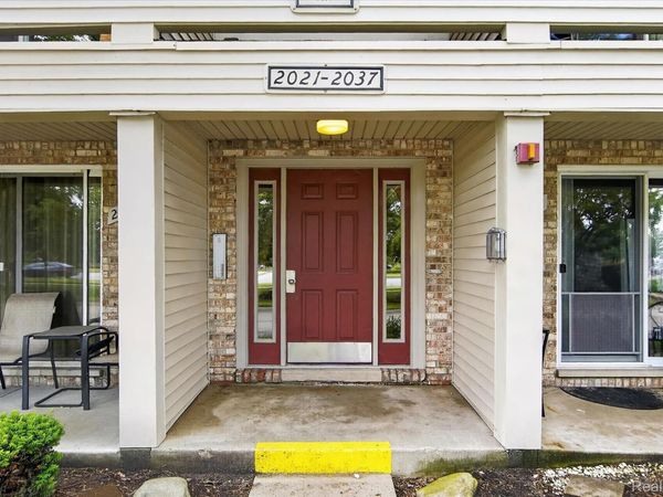 2037 E Franklin Drive , Canton Township, Mi 48187