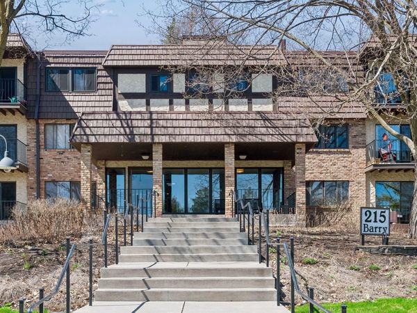 215 Barry Avenue S, Unit 202, Wayzata, MN 55391