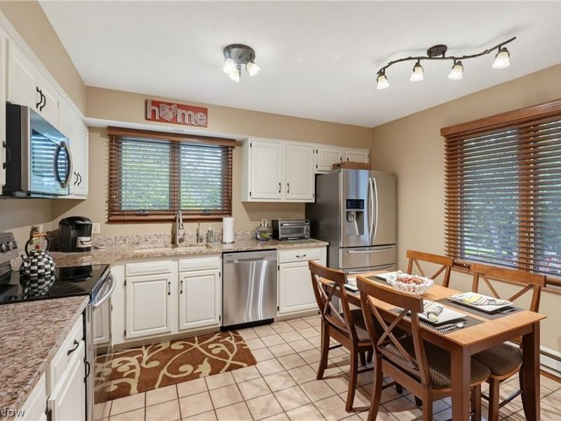 7582 Heather Circle, Kent, OH 44240 Photo 4
