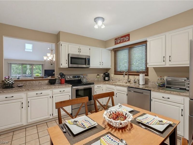 7582 Heather Circle, Kent, OH 44240 Photo 5