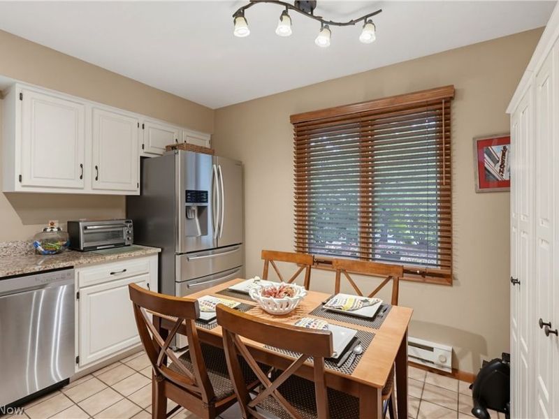 7582 Heather Circle, Kent, OH 44240 Photo 8