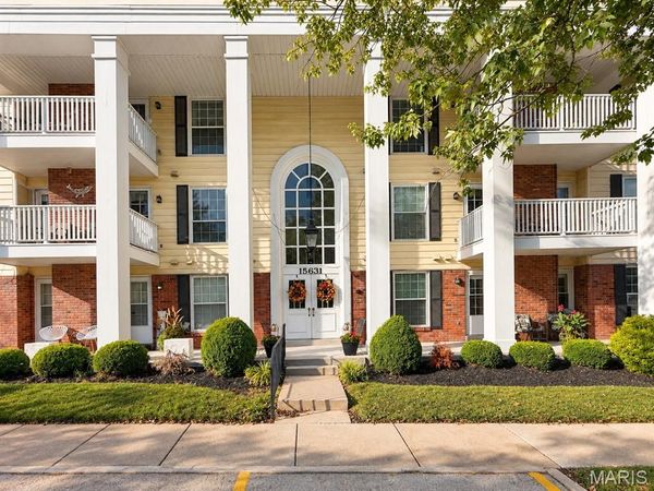 15631 Hedgeford Court , Unit 9, Chesterfield, MO 63017