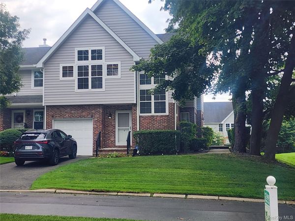 4 Sprucewood Boulevard , Central Islip, NY 11722