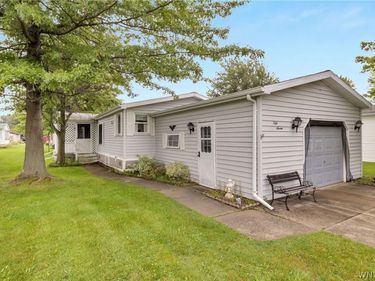 57 Golden Pond, Akron, NY 14001