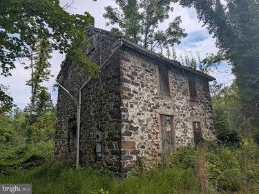 3051 BURSONVILLE ROAD, RIEGELSVILLE, PA 18077