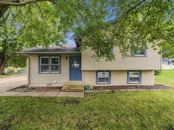 1221 Calumett Drive, Cedar Falls, IA 50613