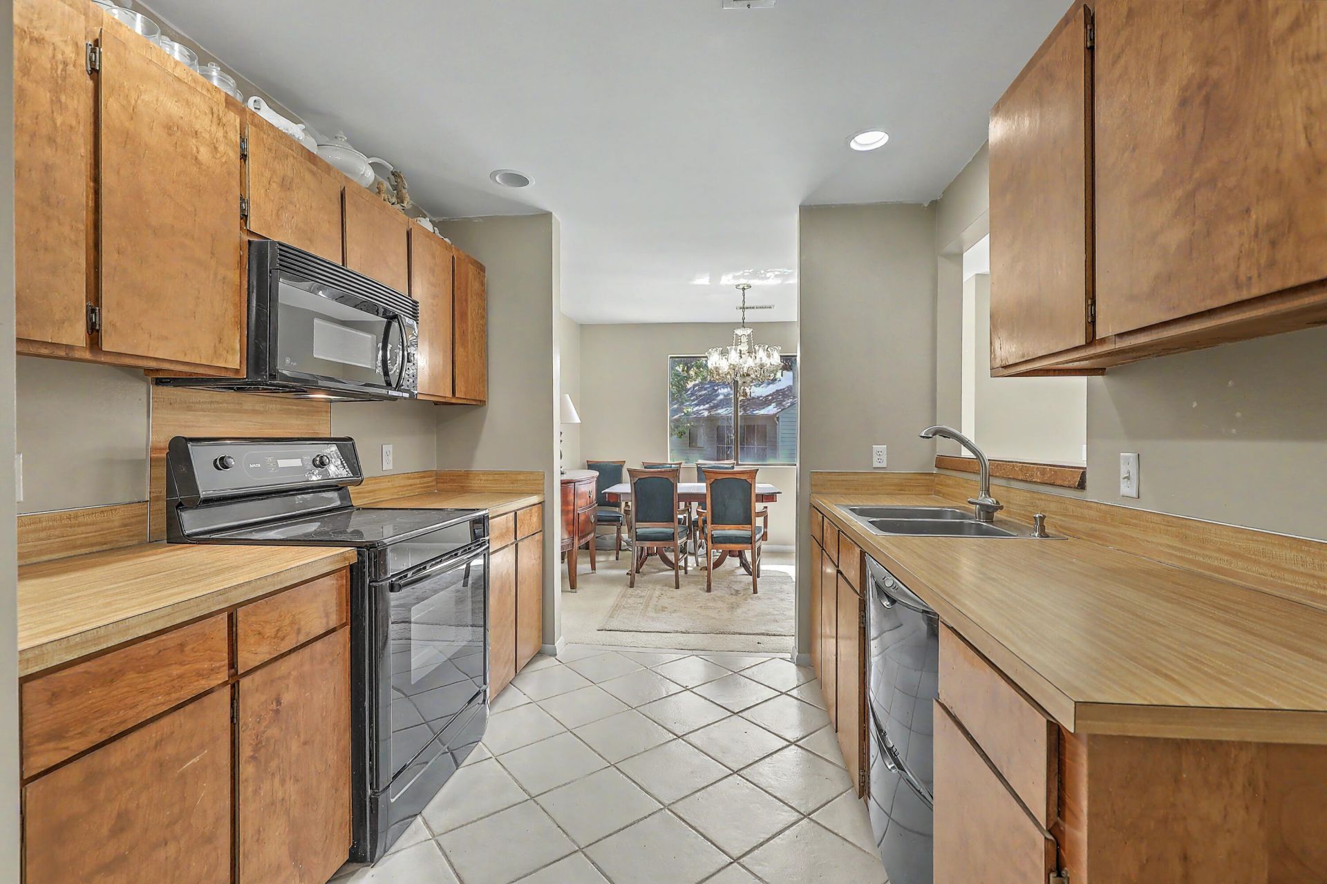 1203 Village Creek Lane Photo 4