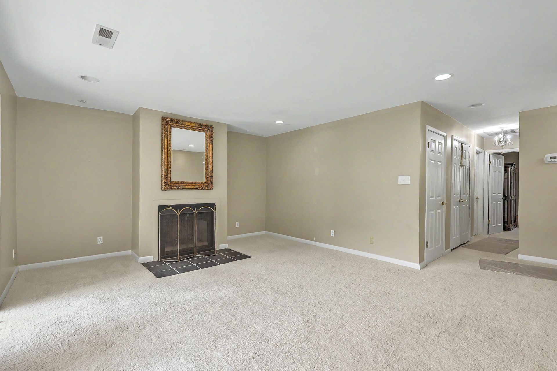 1203 Village Creek Lane Photo 6