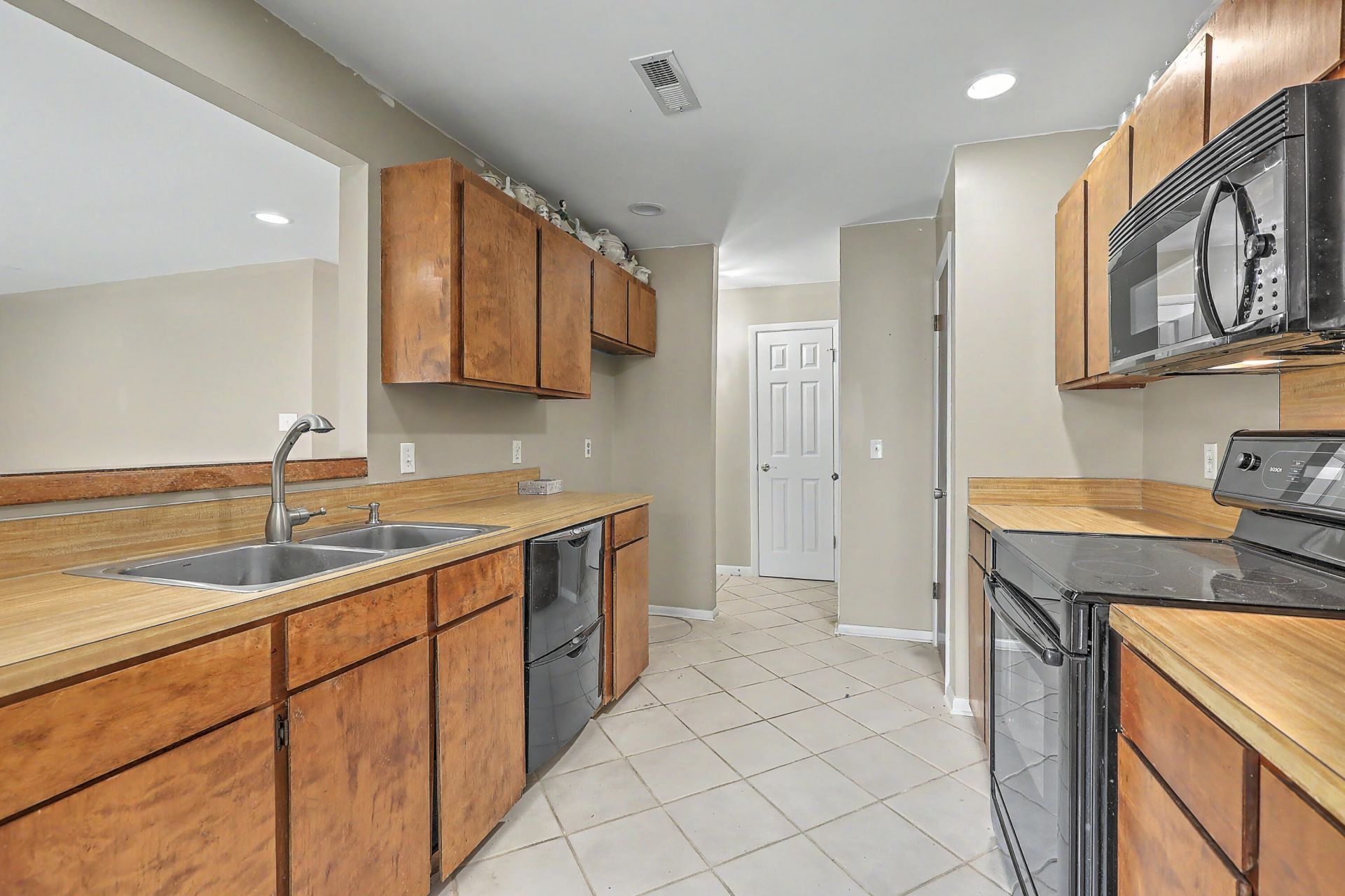 1203 Village Creek Lane Photo 8