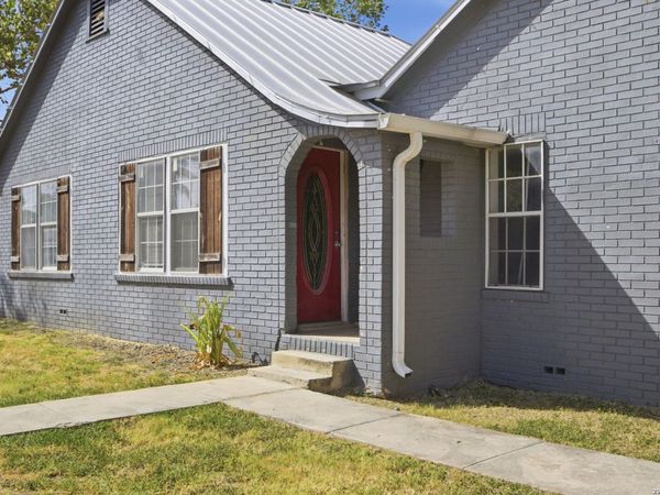 1208 10TH ST, Hondo, TX 78861