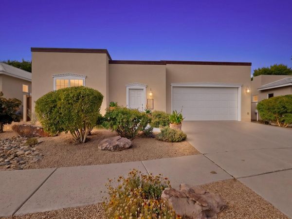 636 Rio Azul Lane NW, Albuquerque, NM 87104