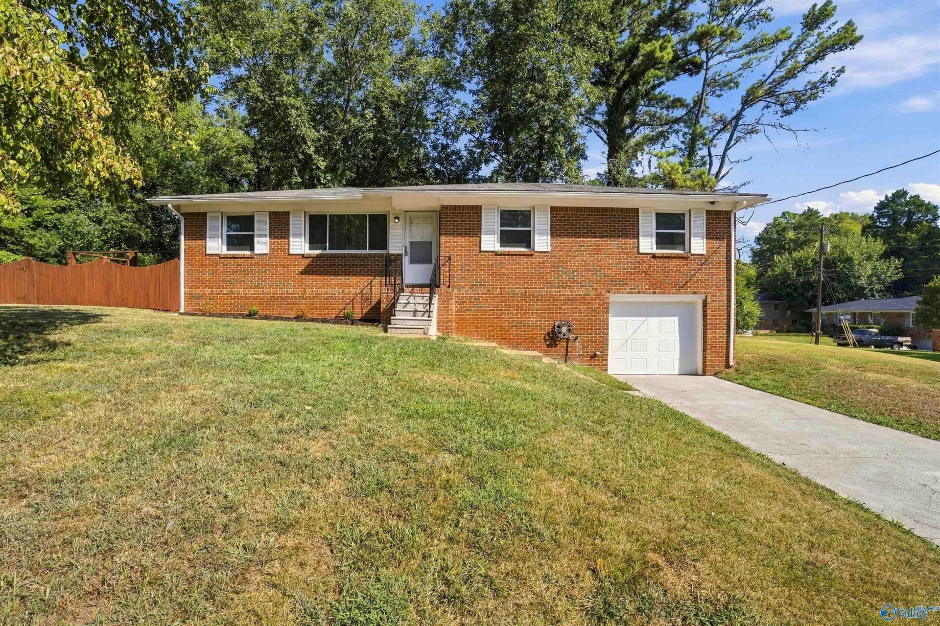 2416 Greenhill Drive Nw, Huntsville, AL 35810 Main Photo