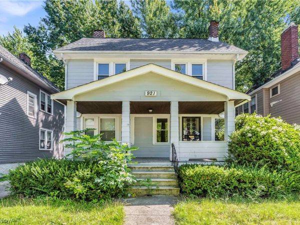 921 Helmsdale Road , Cleveland Heights, OH 44112