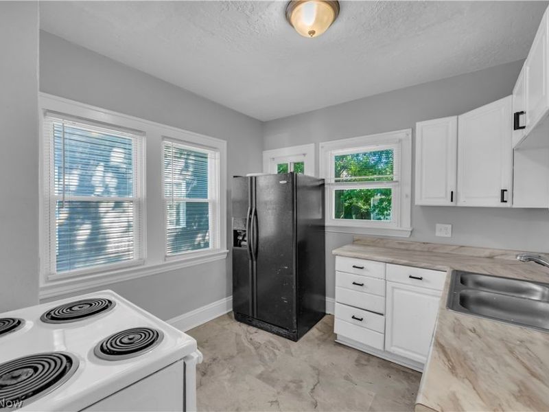 921 Helmsdale Road, Cleveland Heights, OH 44112 Photo 10