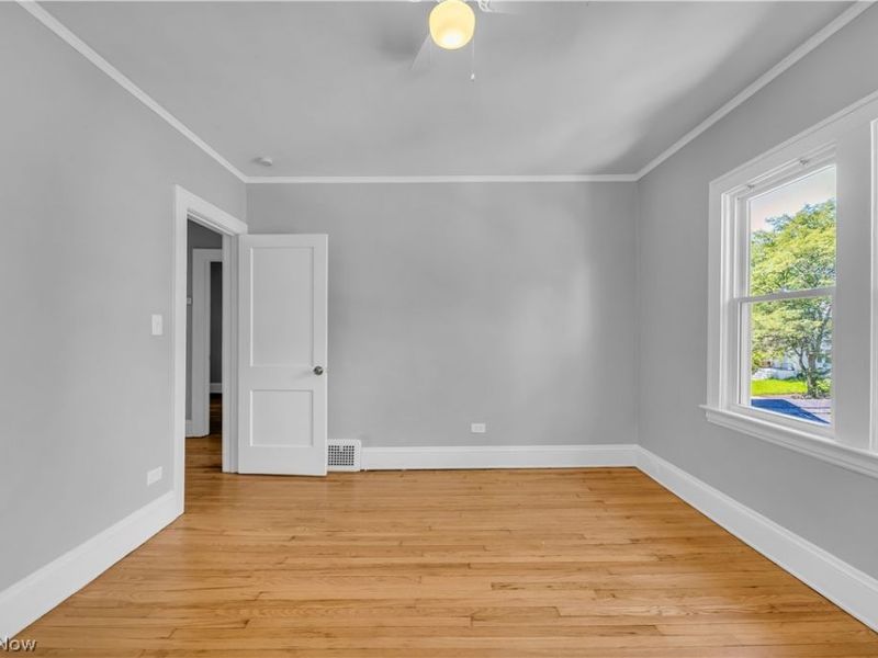 921 Helmsdale Road, Cleveland Heights, OH 44112 Photo 14