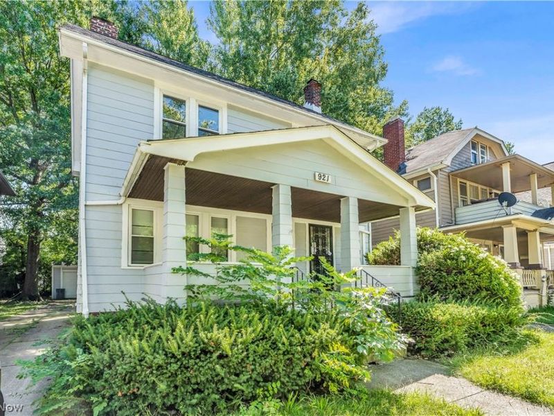 921 Helmsdale Road, Cleveland Heights, OH 44112 Photo 2