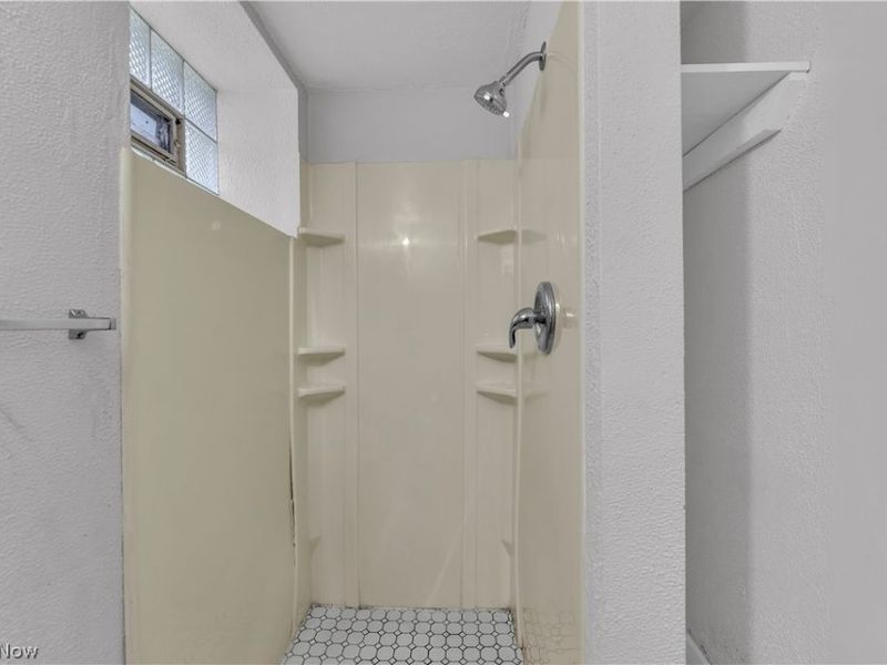921 Helmsdale Road, Cleveland Heights, OH 44112 Photo 24