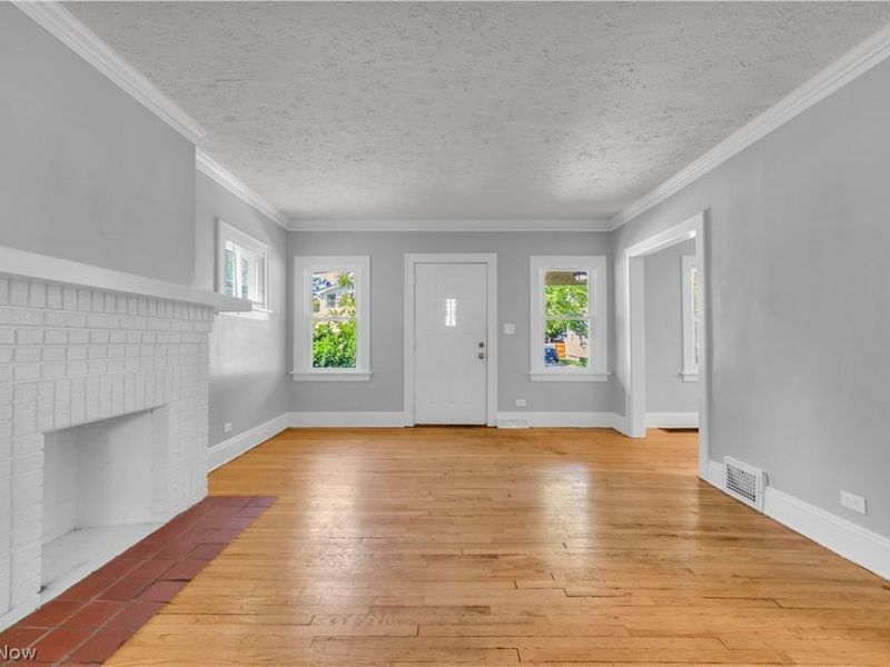 921 Helmsdale Road, Cleveland Heights, OH 44112 Photo 4
