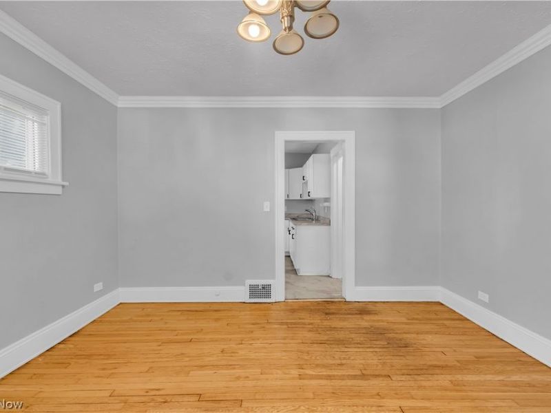921 Helmsdale Road, Cleveland Heights, OH 44112 Photo 9