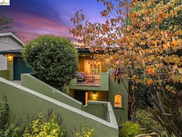 6375 Longcroft Dr, Oakland, CA 94611